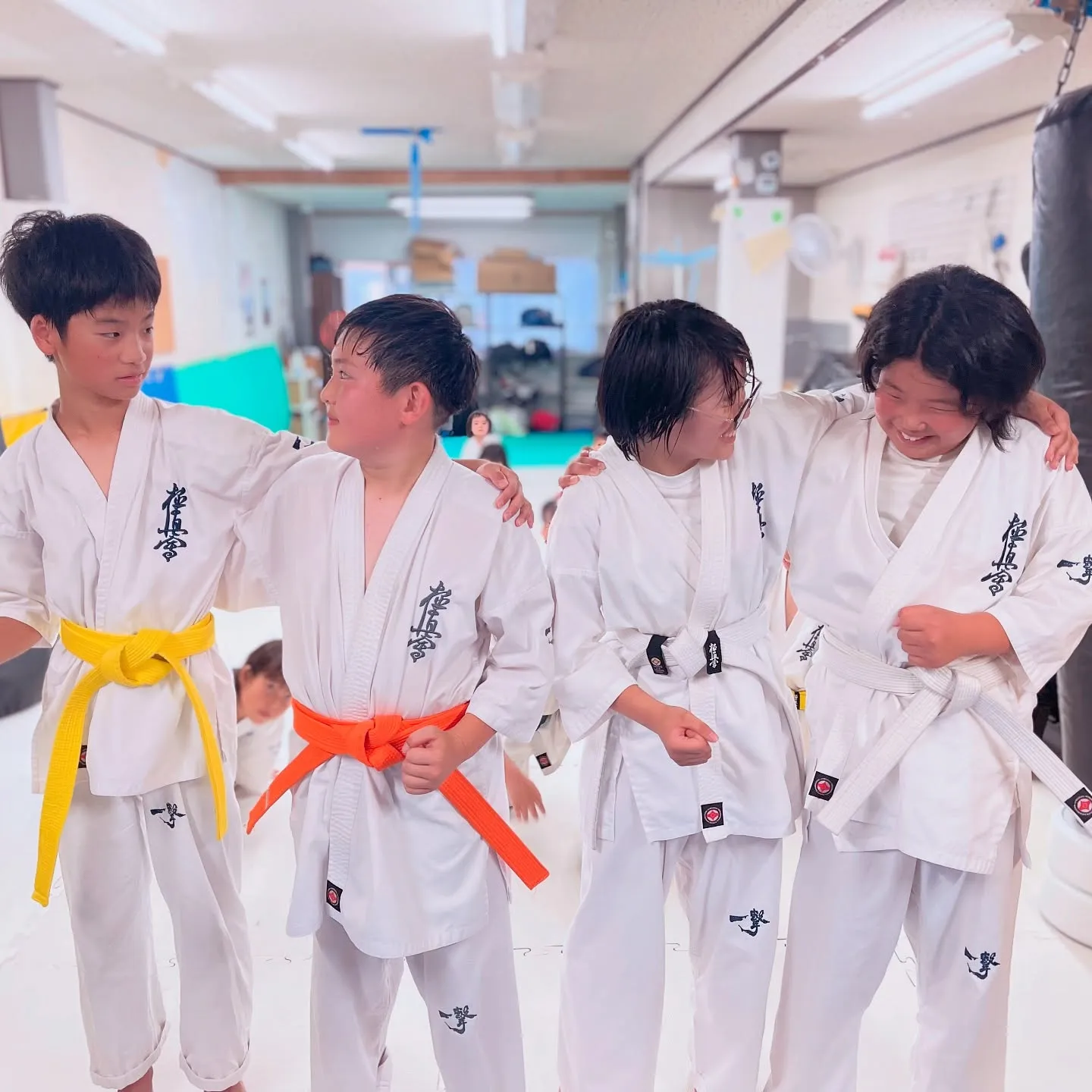 肩組みしてる2組、明日戦います!