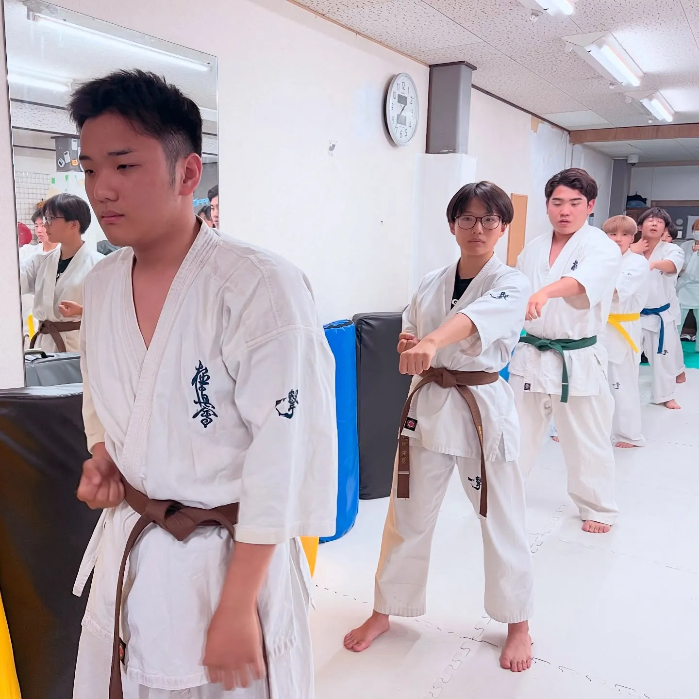 今日の一般部は東南支部から出稽古の若者が来ました!