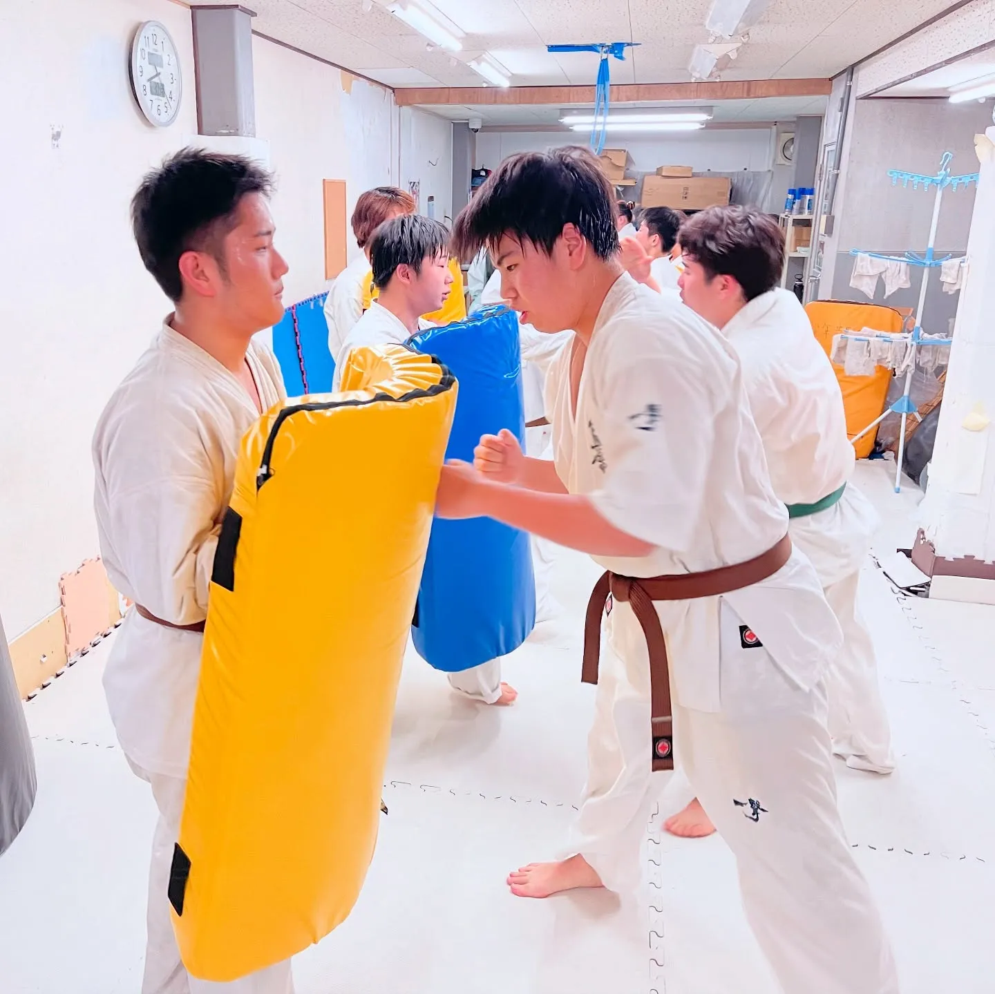 今日の一般部は東南支部から出稽古の若者が来ました!