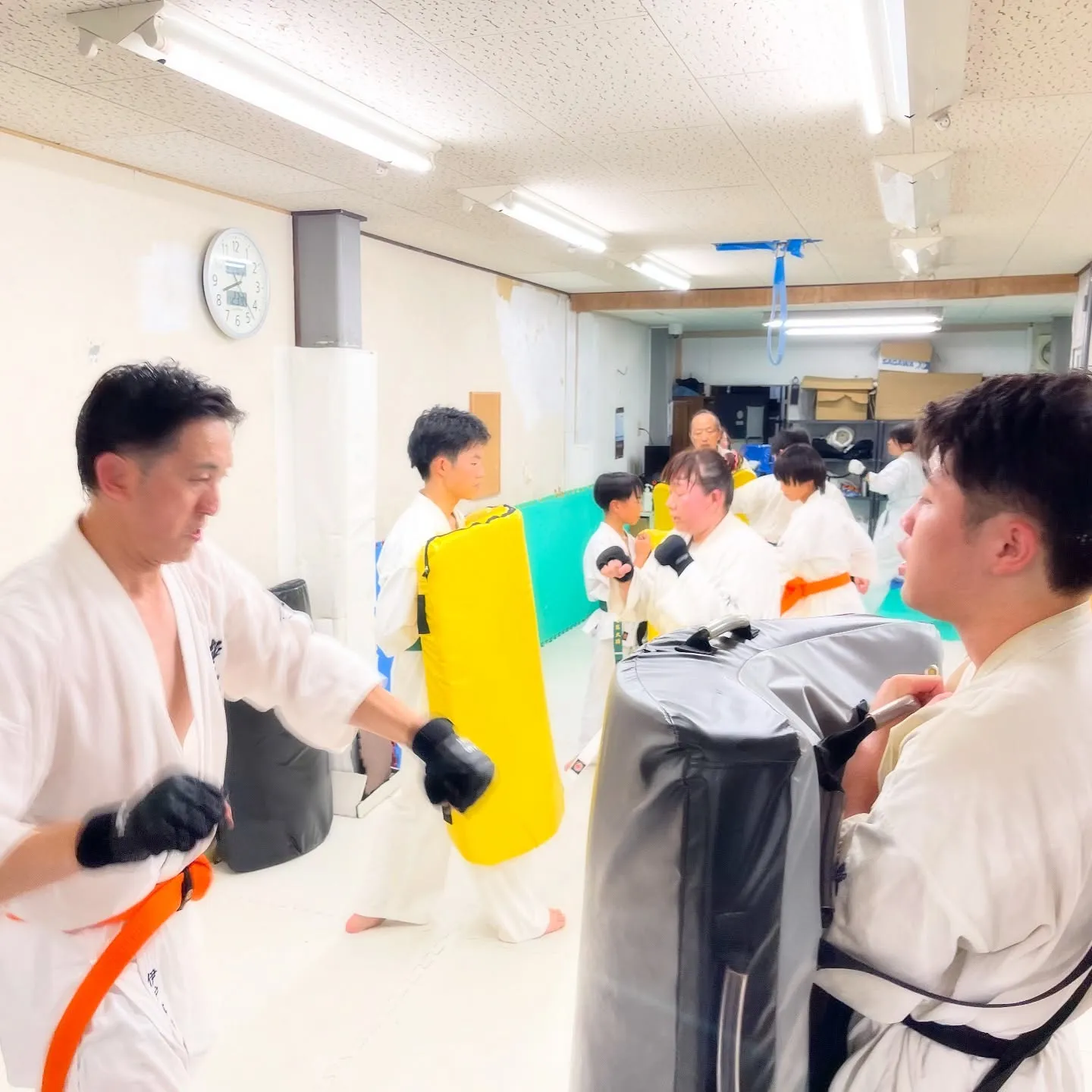 一般部!中学生~壮年までの方々が稽古に励んでます!