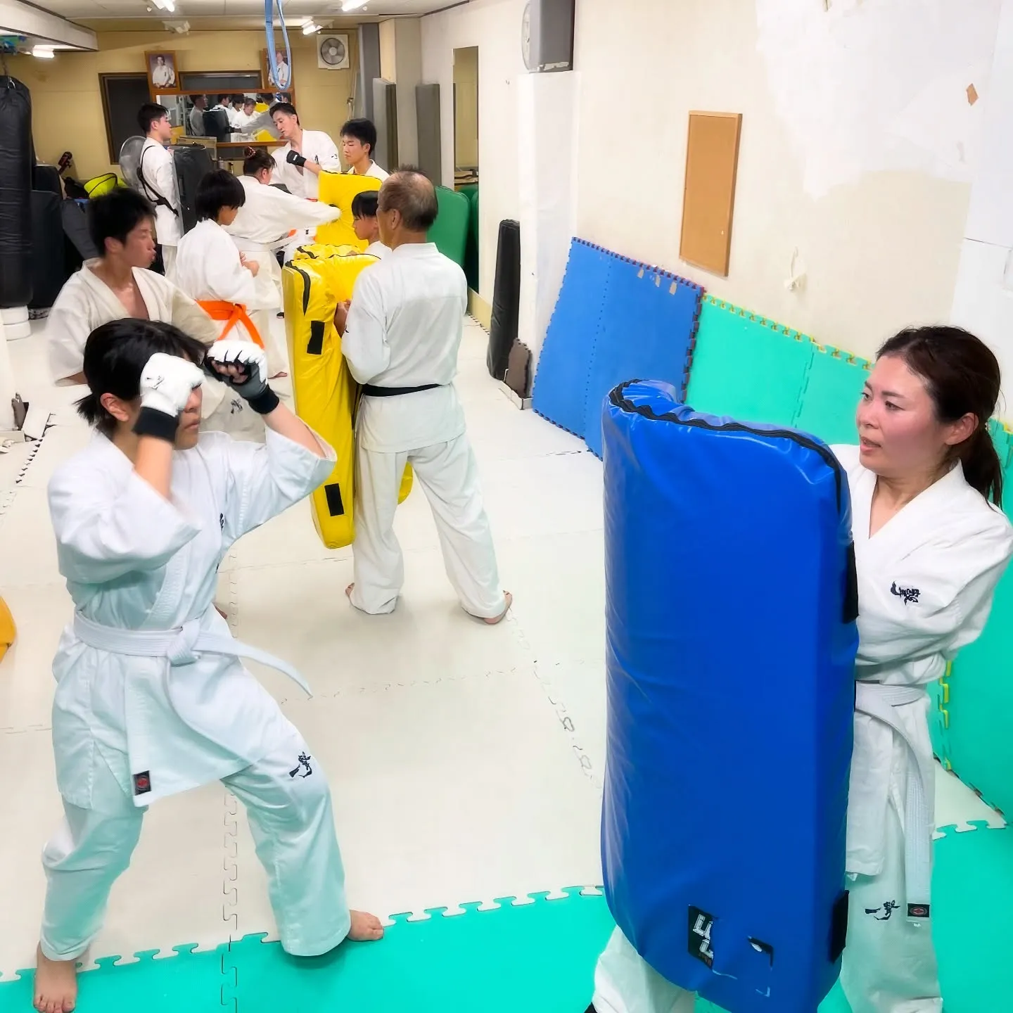 一般部!中学生~壮年までの方々が稽古に励んでます!