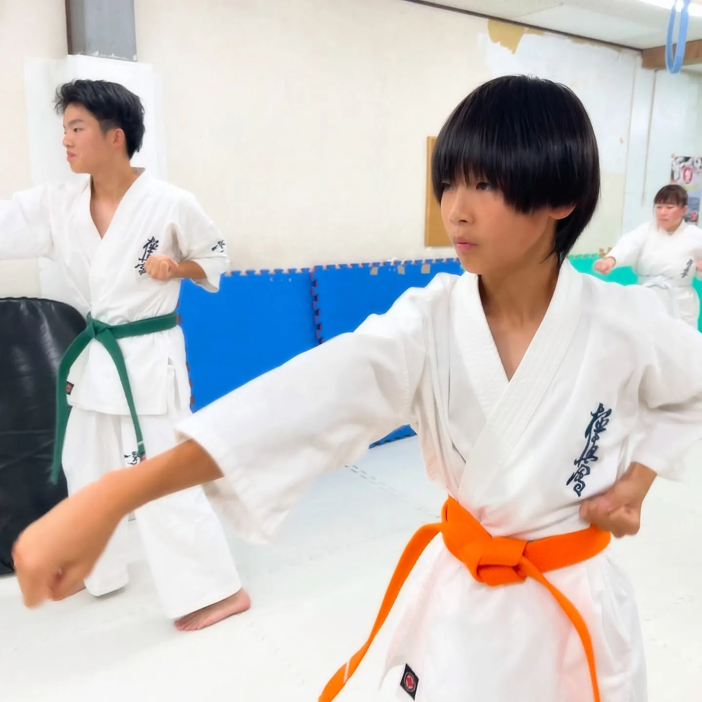 一般部!中学生~壮年までの方々が稽古に励んでます!