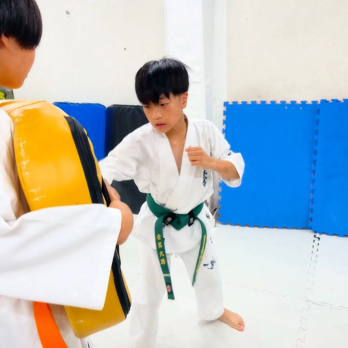 一般部!中学生~壮年までの方々が稽古に励んでます!