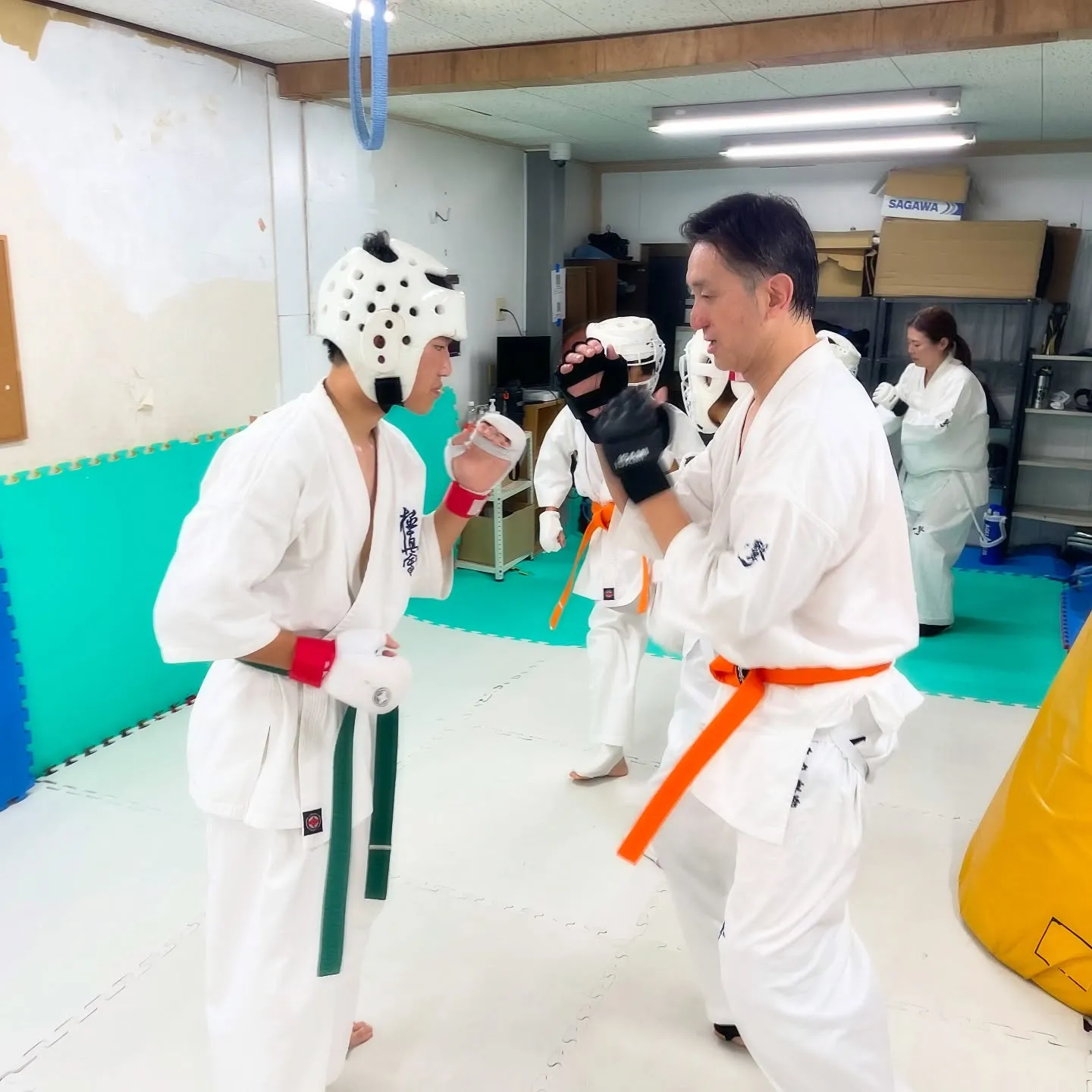 一般部!中学生~壮年までの方々が稽古に励んでます!