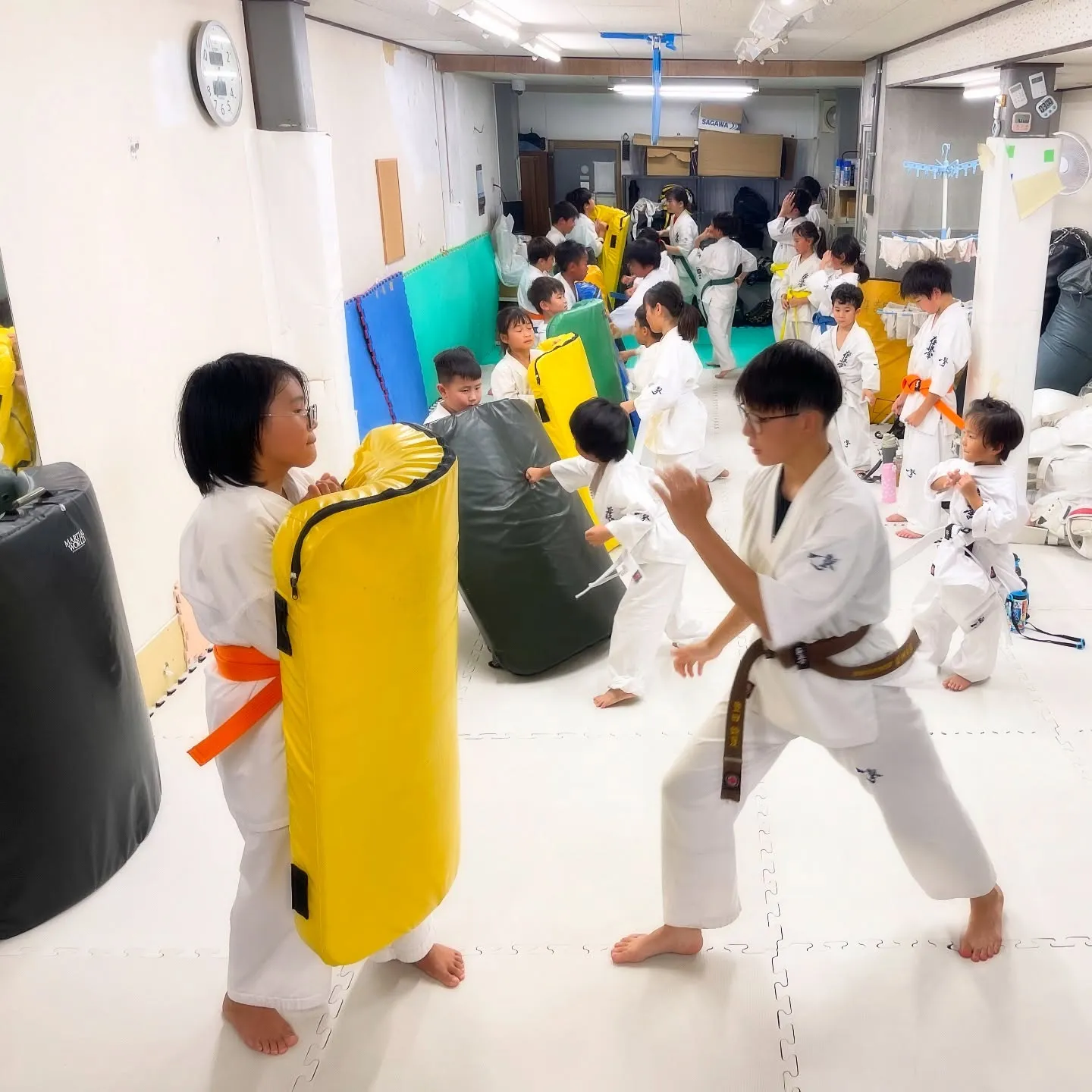 少年部のみんなから極真祭初日に出場する豊田にパワーを送っても...