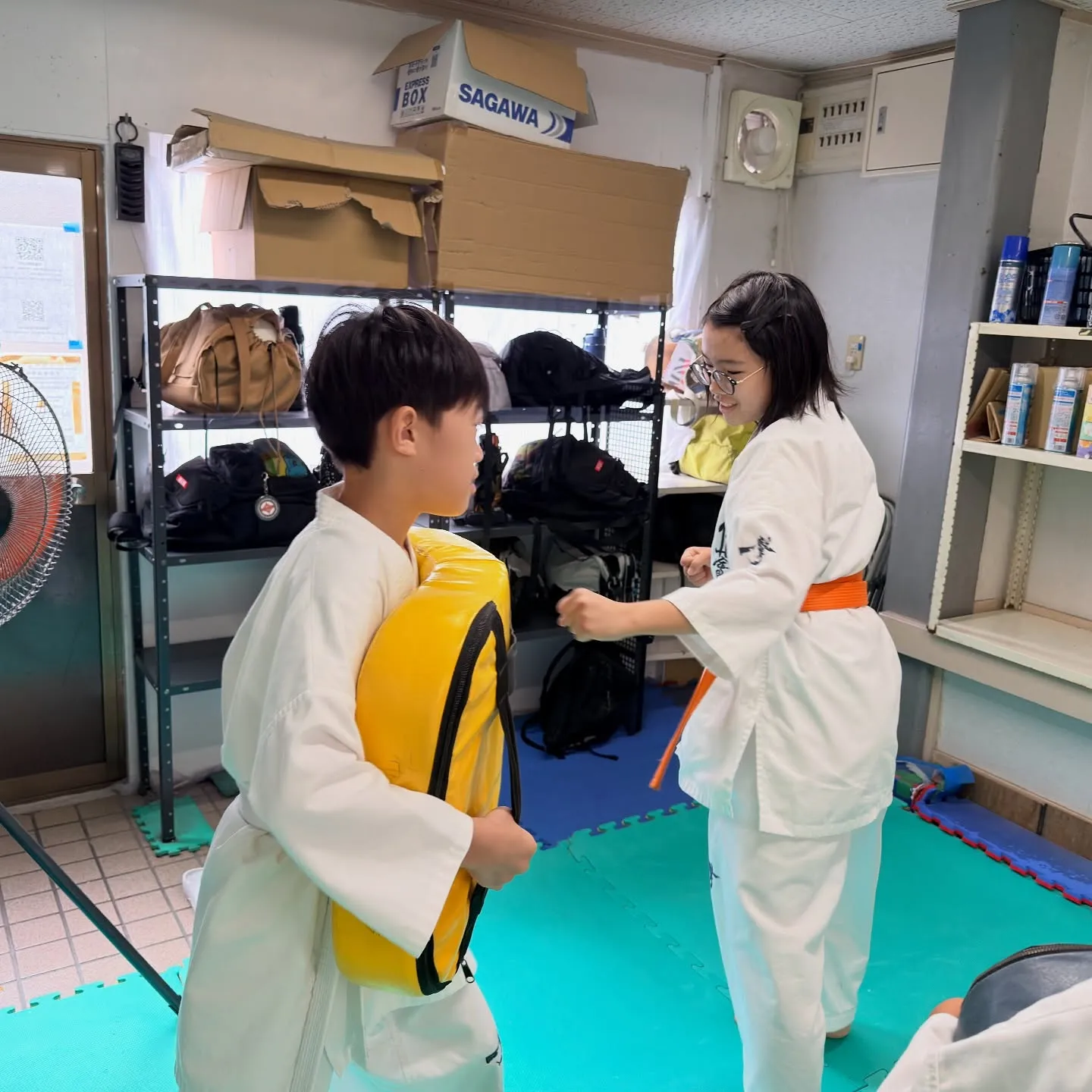 お昼のクラスを開始しましたは嘘ですが、今日は昼に稽古しました...