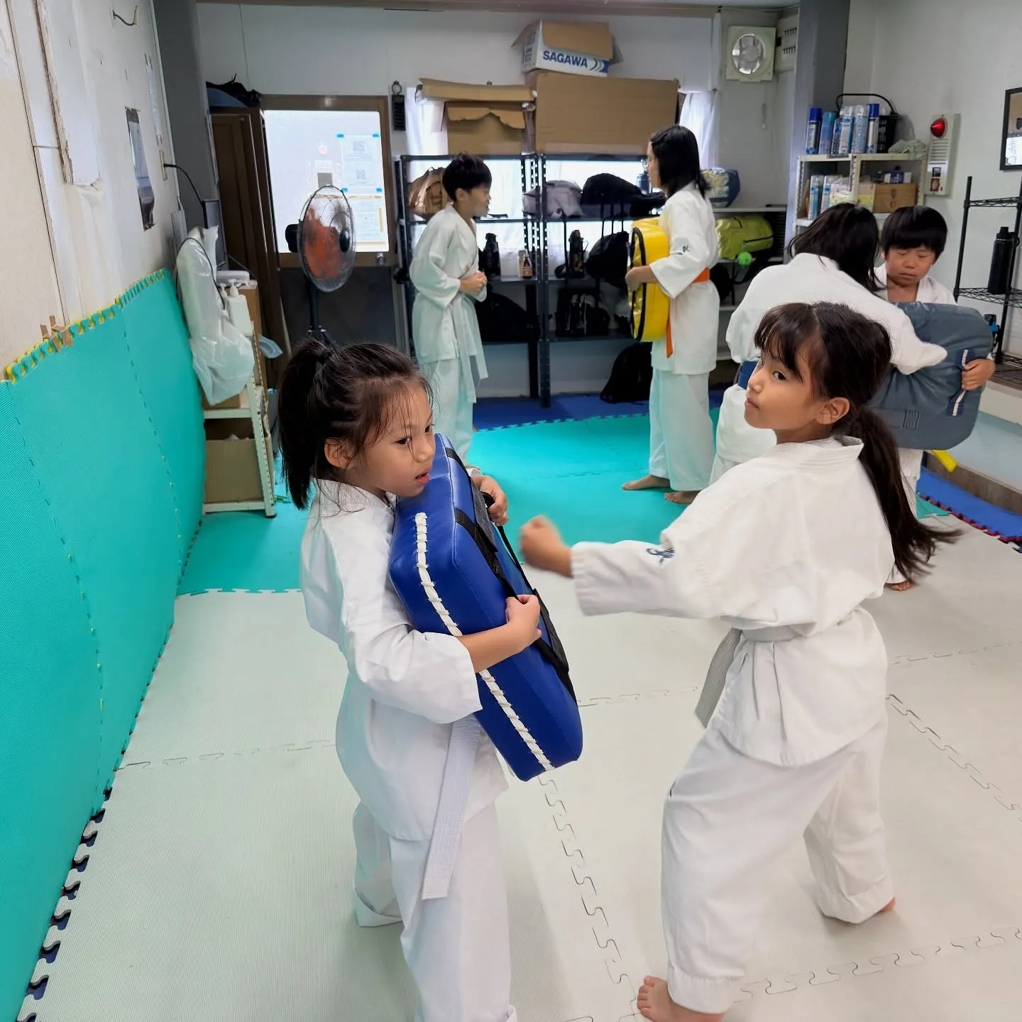 お昼のクラスを開始しましたは嘘ですが、今日は昼に稽古しました...