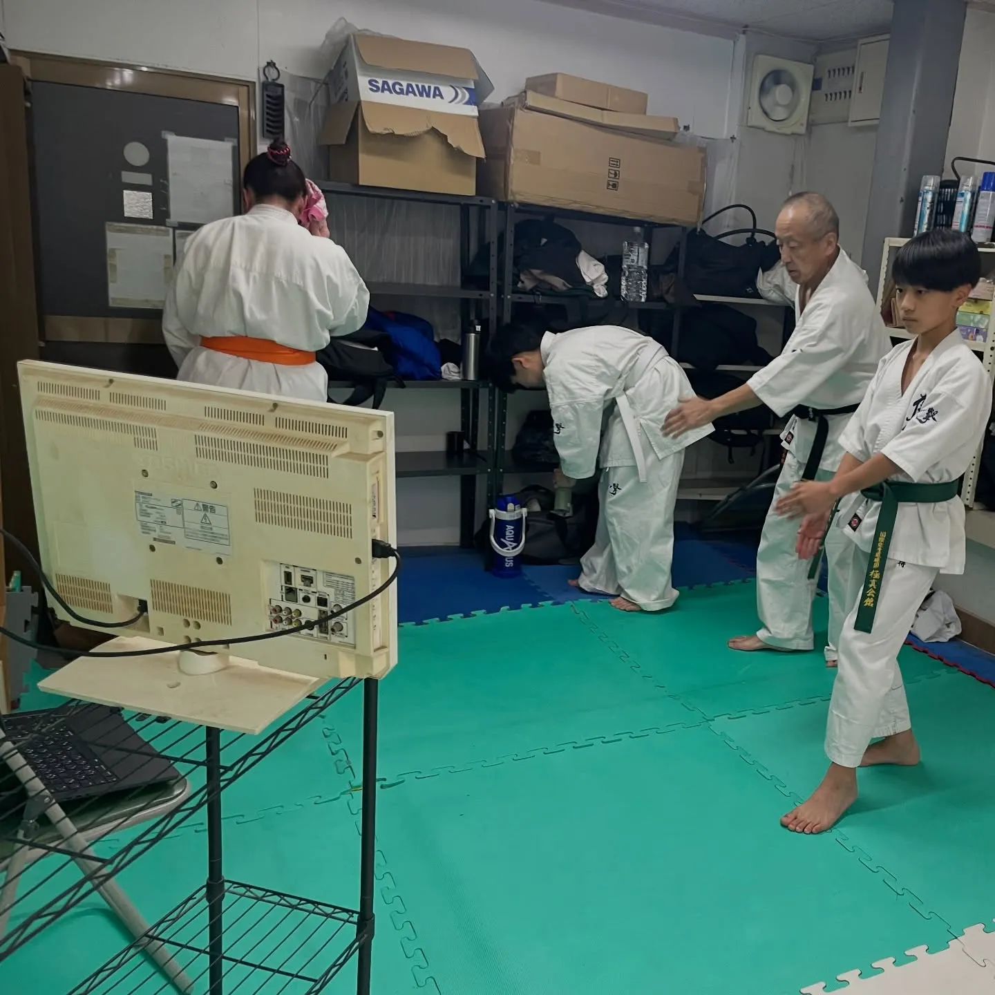 交流試合のトロフィーが届いたので、壮年部の方に渡しました！お...