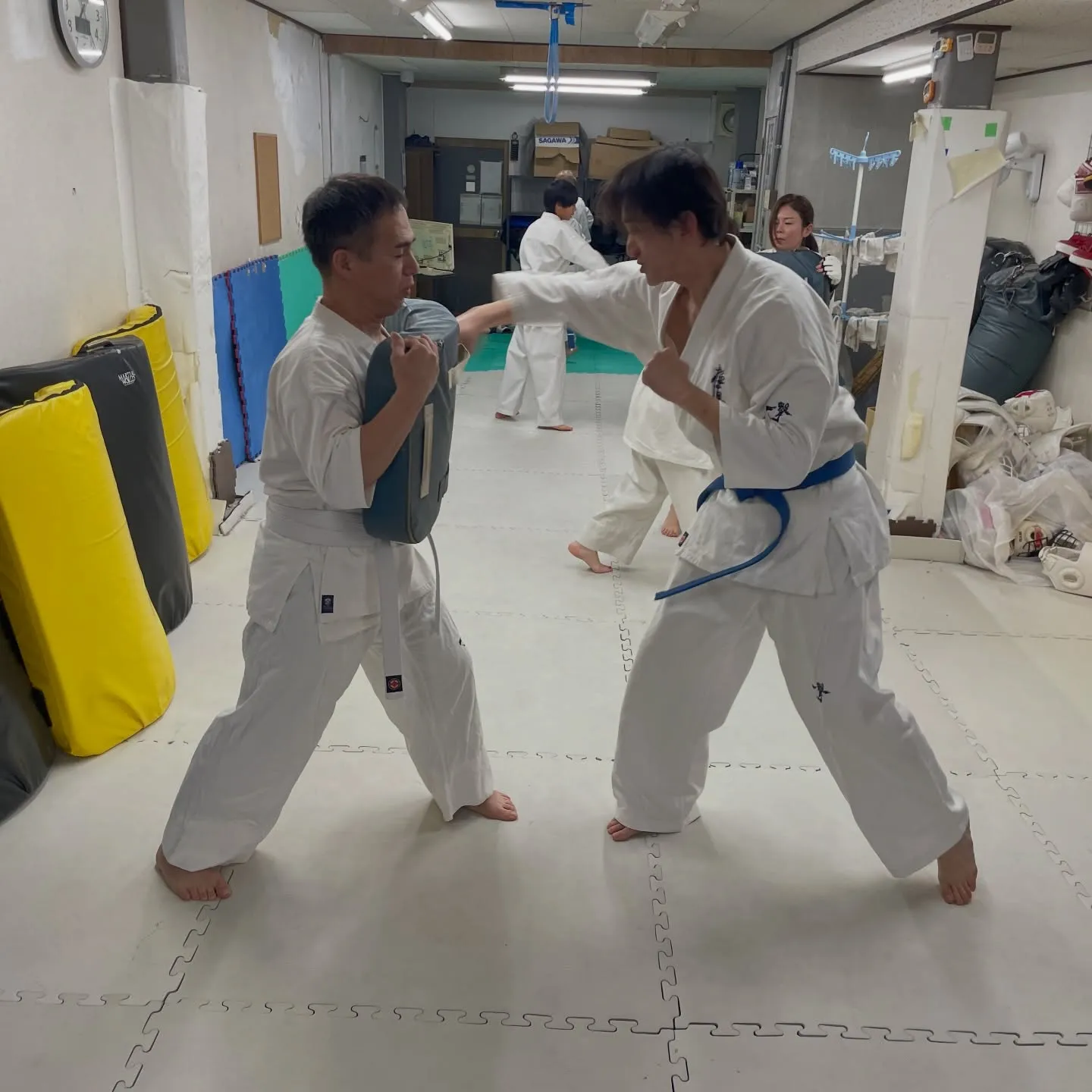 交流試合のトロフィーが届いたので、壮年部の方に渡しました！お...