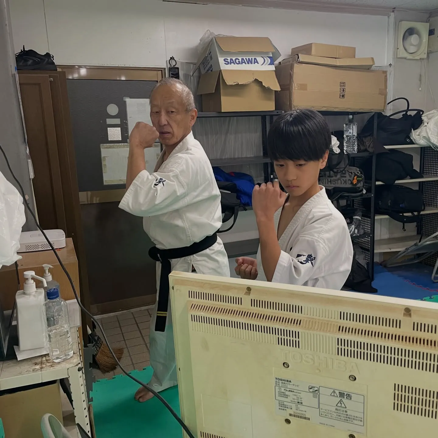 交流試合のトロフィーが届いたので、壮年部の方に渡しました！お...