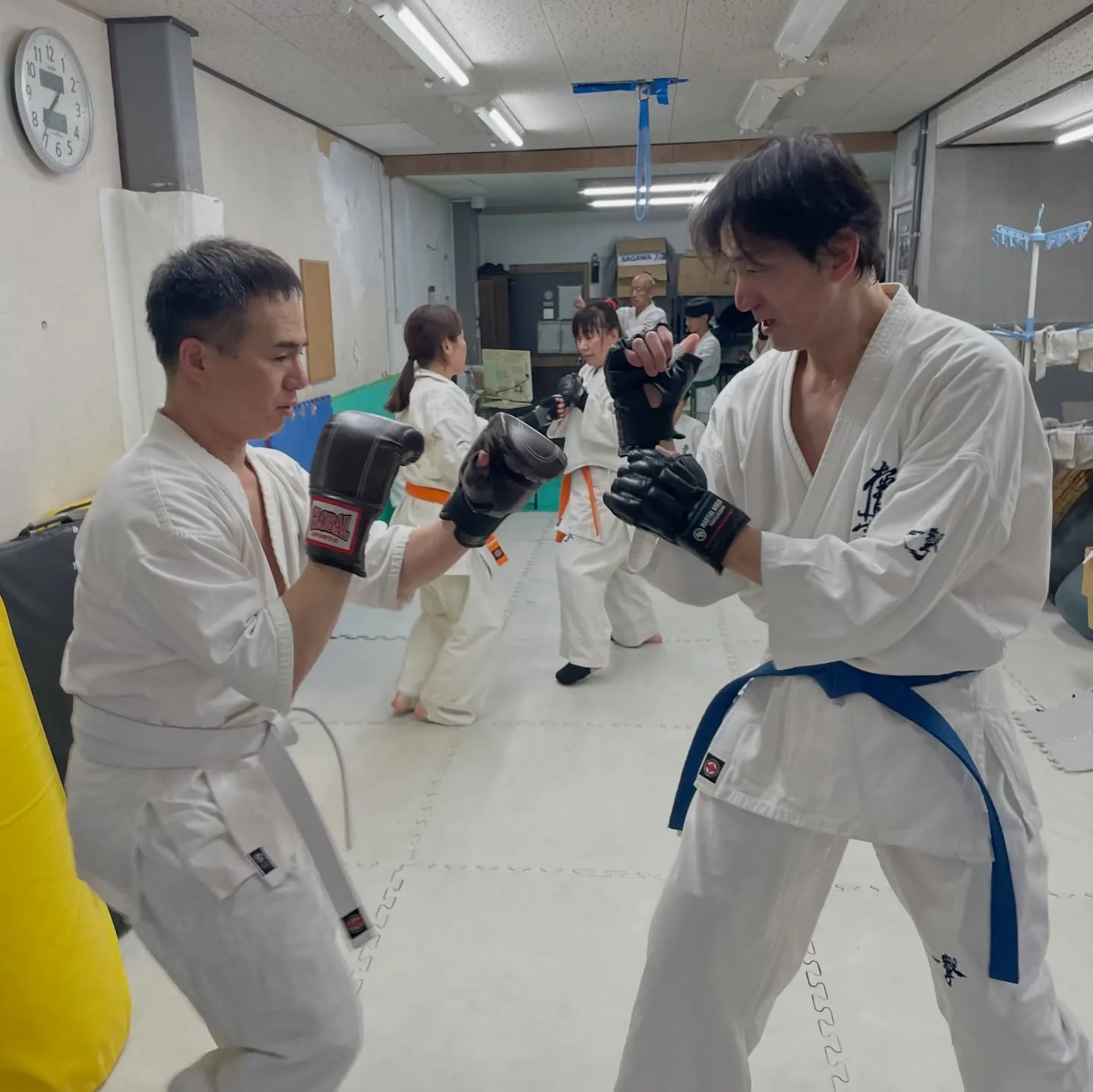 交流試合のトロフィーが届いたので、壮年部の方に渡しました！お...