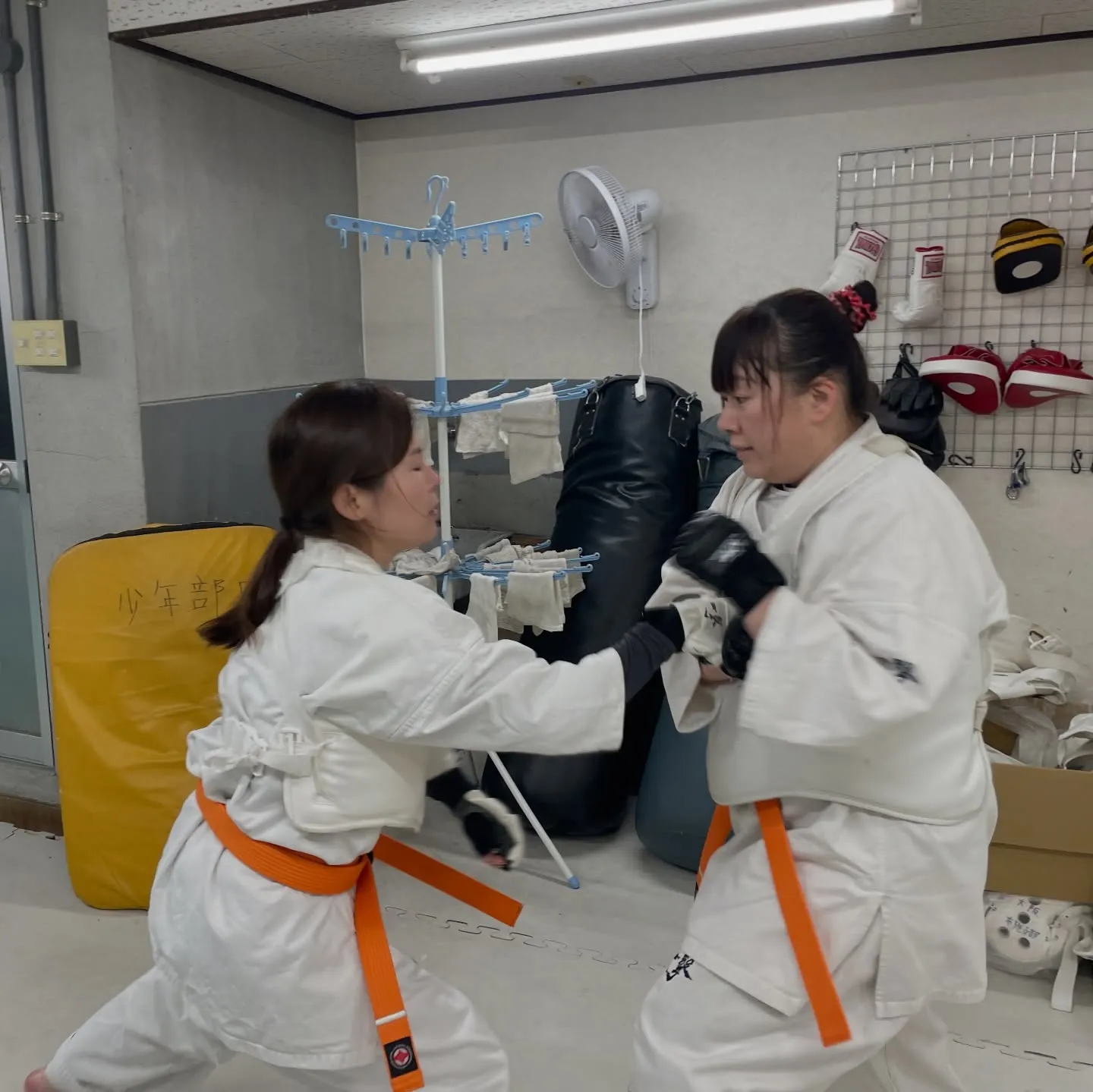 交流試合のトロフィーが届いたので、壮年部の方に渡しました！お...