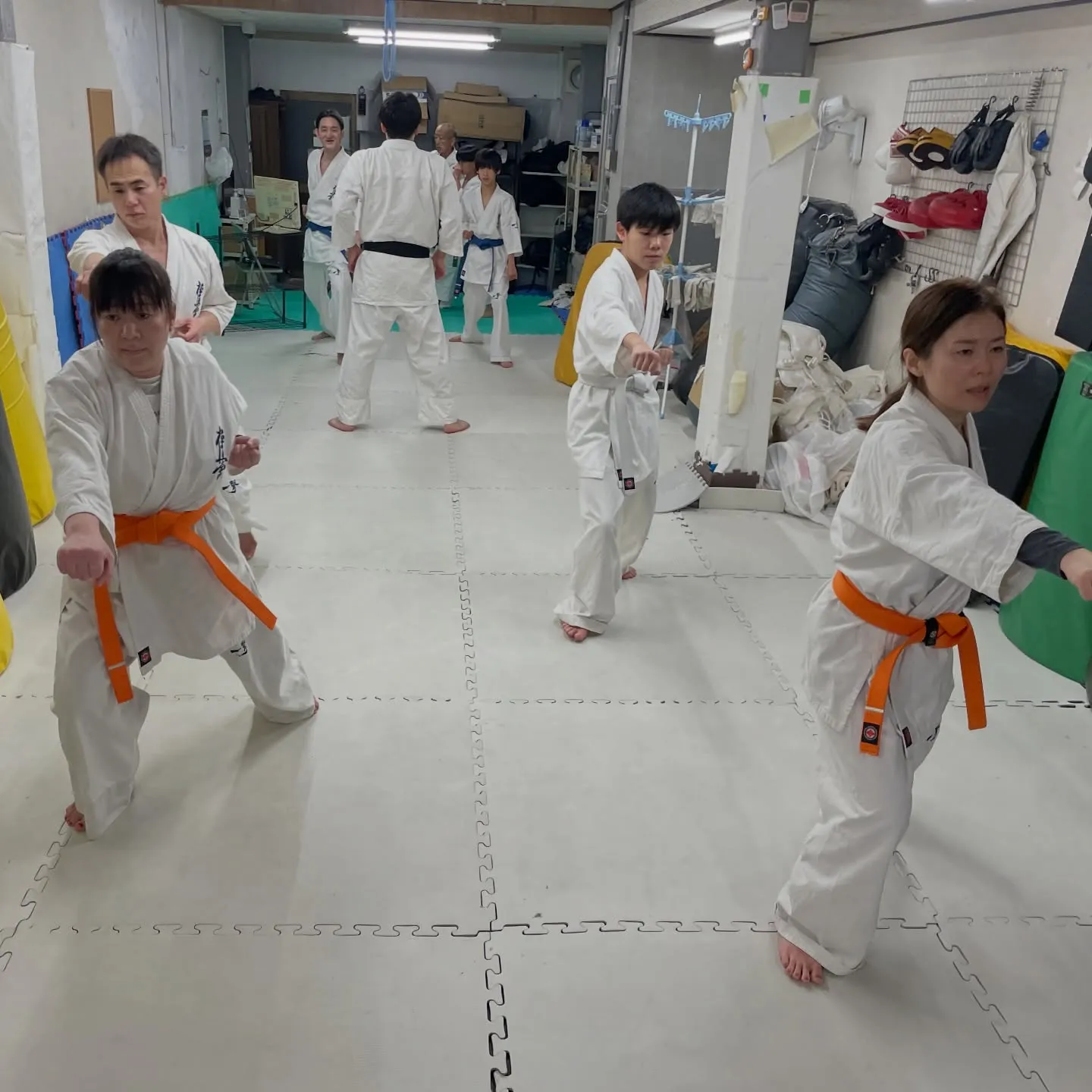 交流試合のトロフィーが届いたので、壮年部の方に渡しました！お...