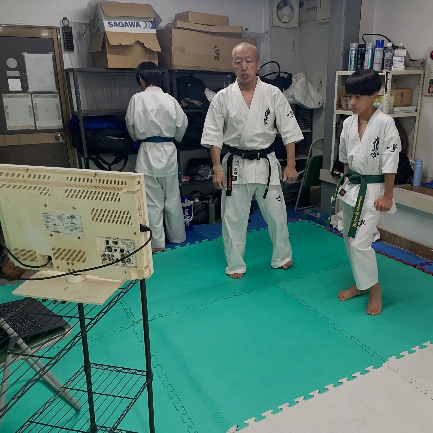 交流試合のトロフィーが届いたので、壮年部の方に渡しました！お...